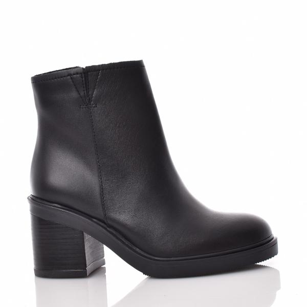 COMFORT HEELED BOOTIES